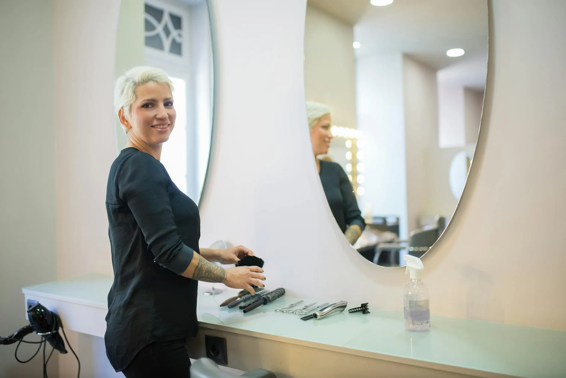 Cosmetology apprentice training at a licensed salon
