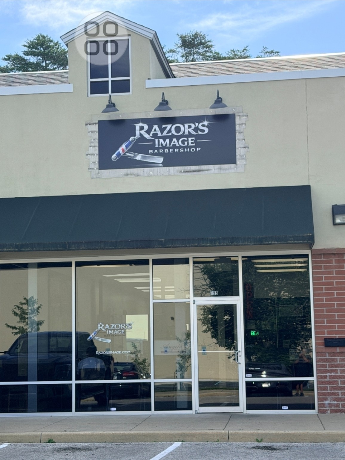 Razor's Image Barbershop storefront in Bloomington, Indiana